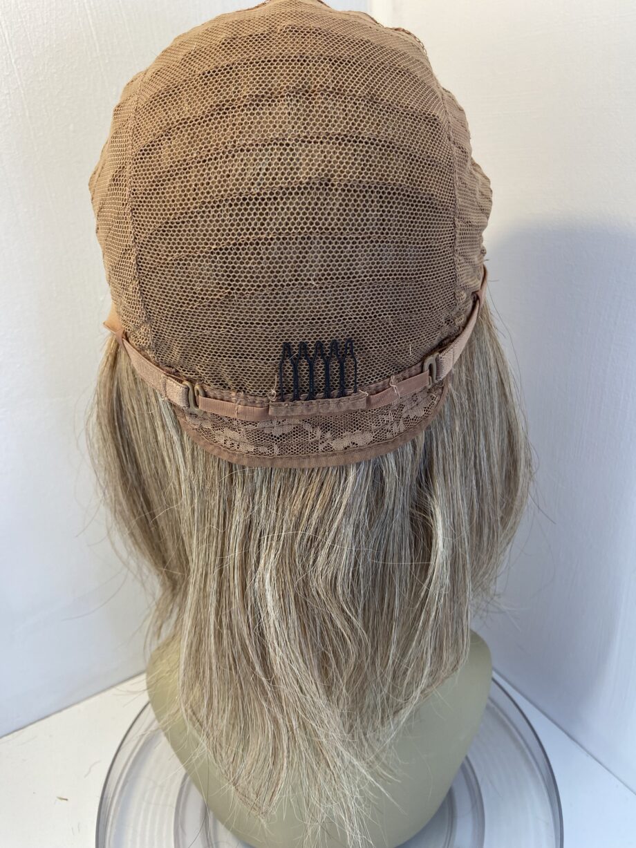 Soft blonde long wig. Bllw3356