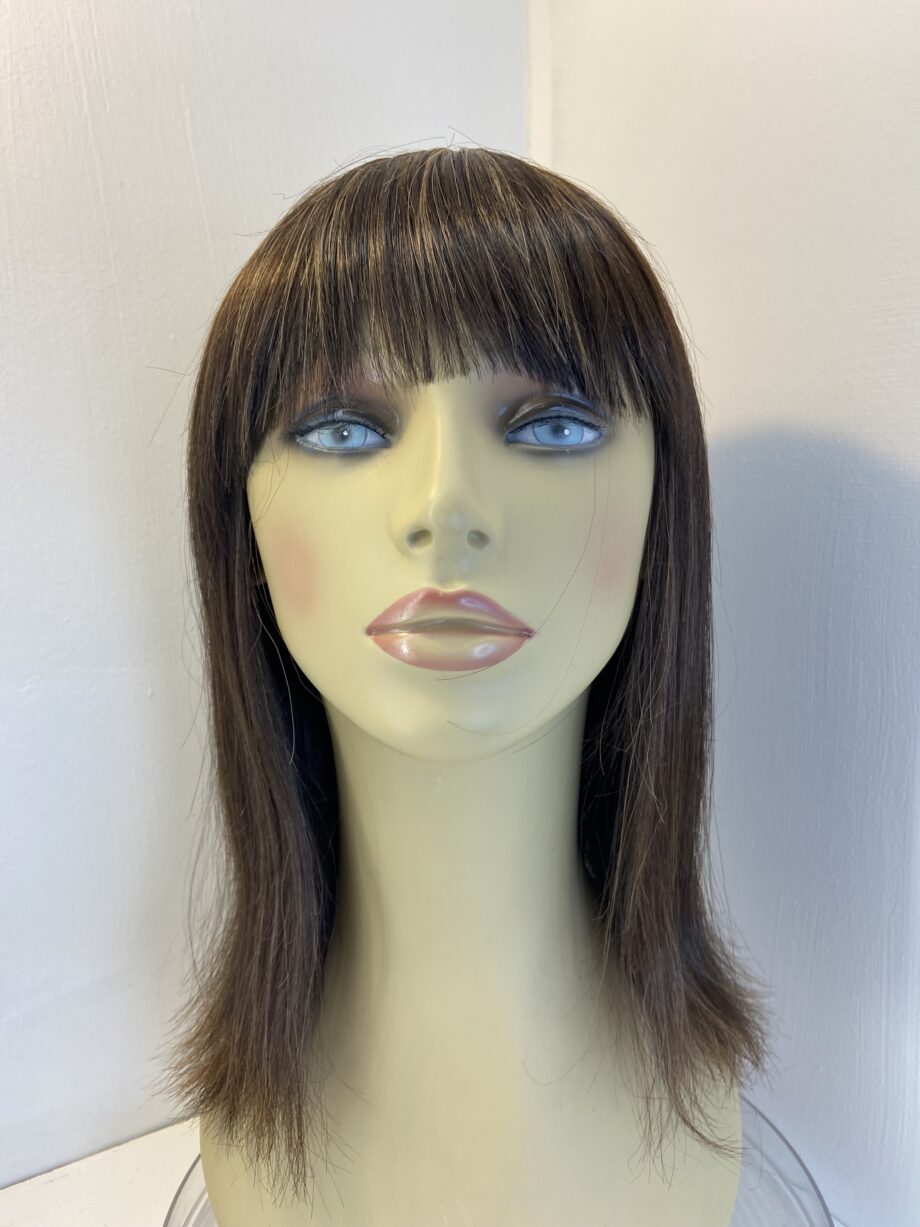 Long brown wig. Brls5011