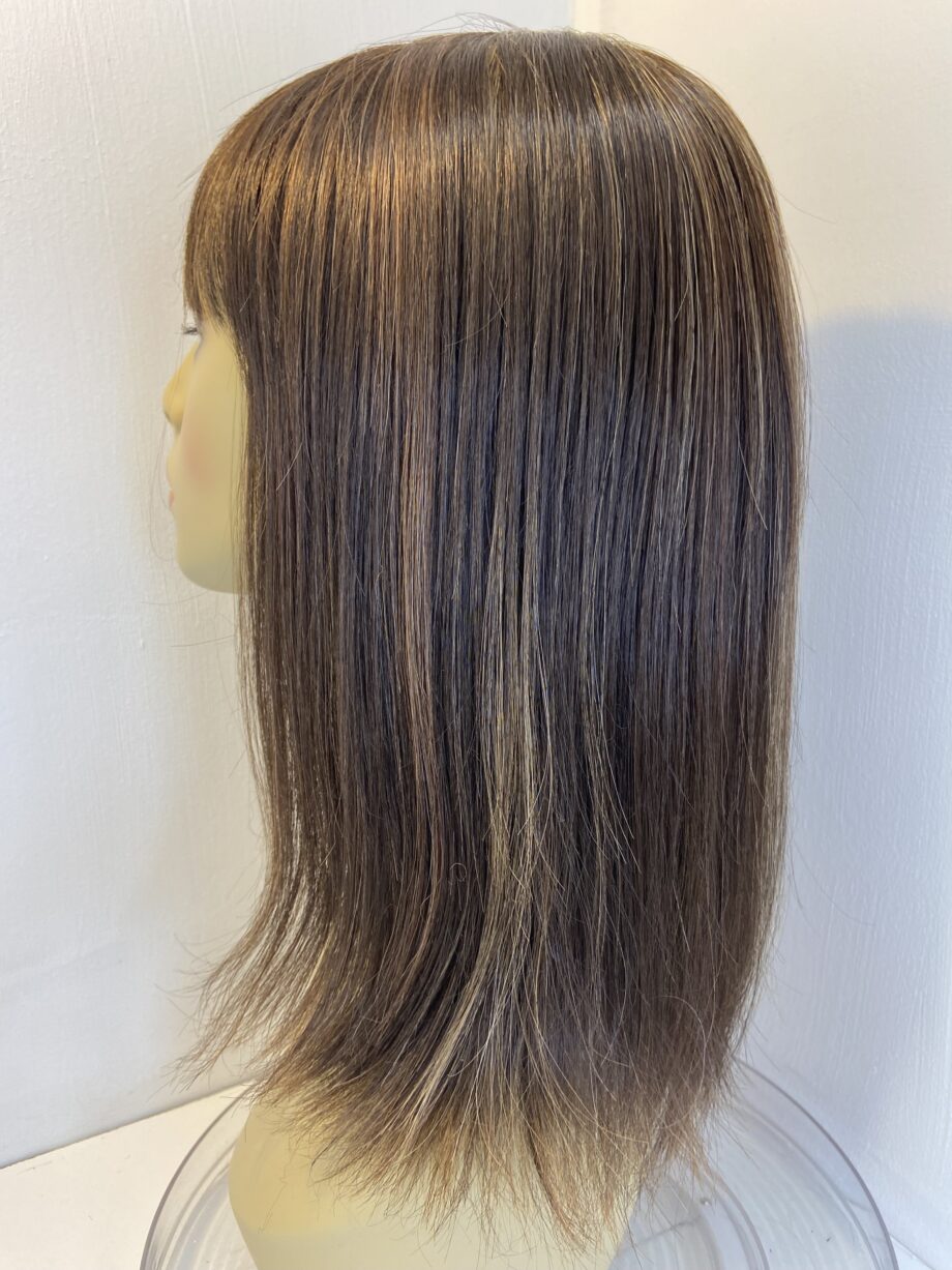 Long brown wig. Brls5011
