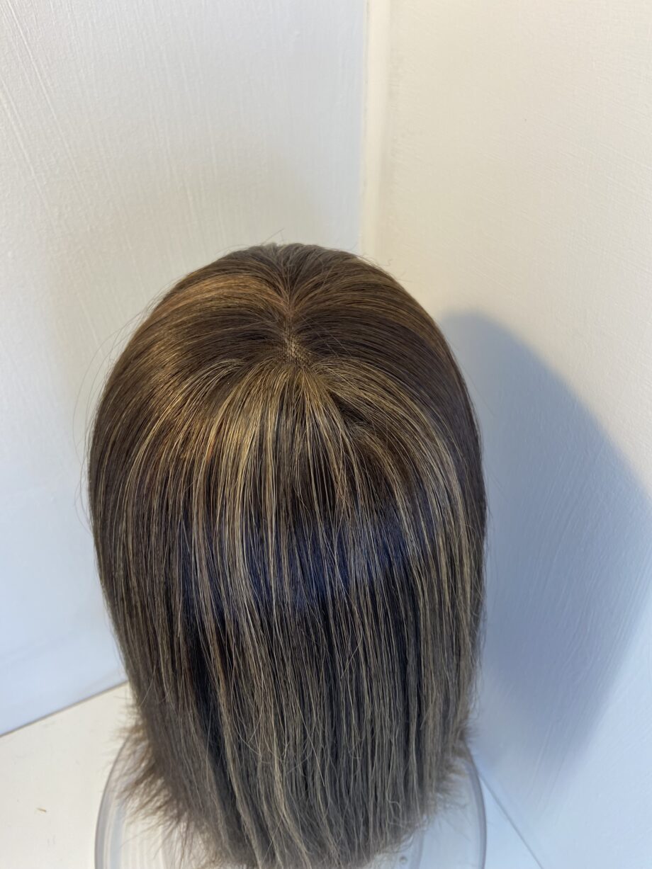 Long brown wig. Brls5011