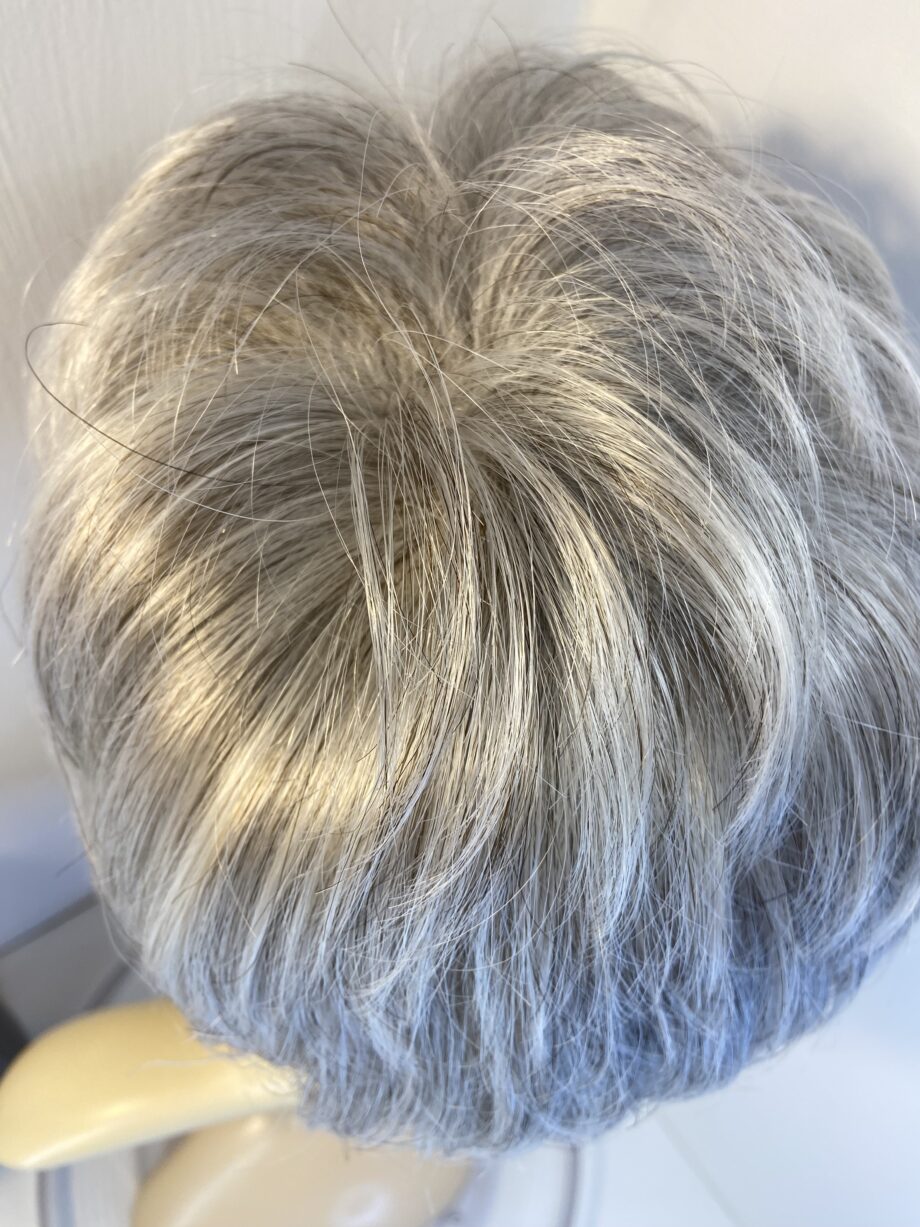 Pewter glow short designer wig. Bgss654