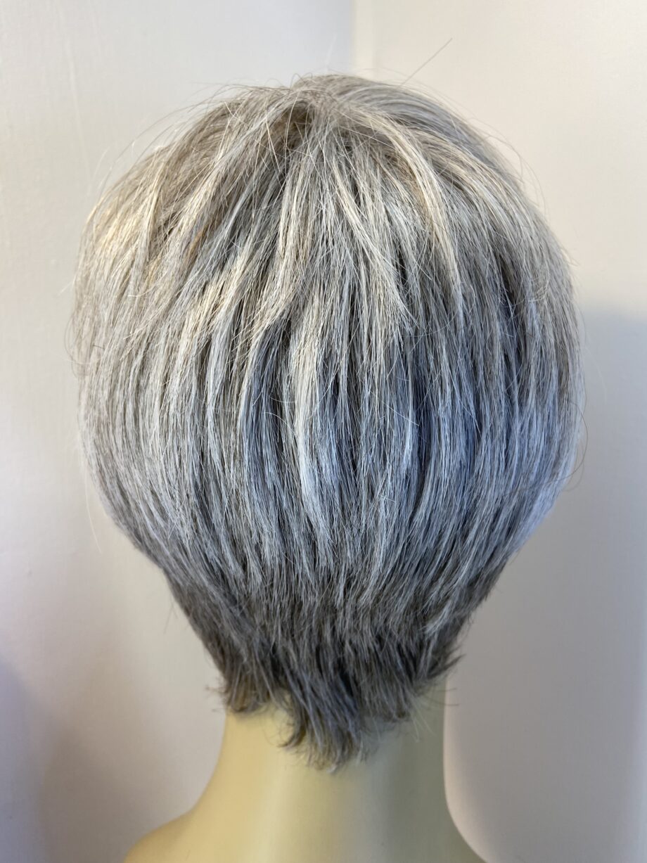 Stunning snow mix wig. Bgss655