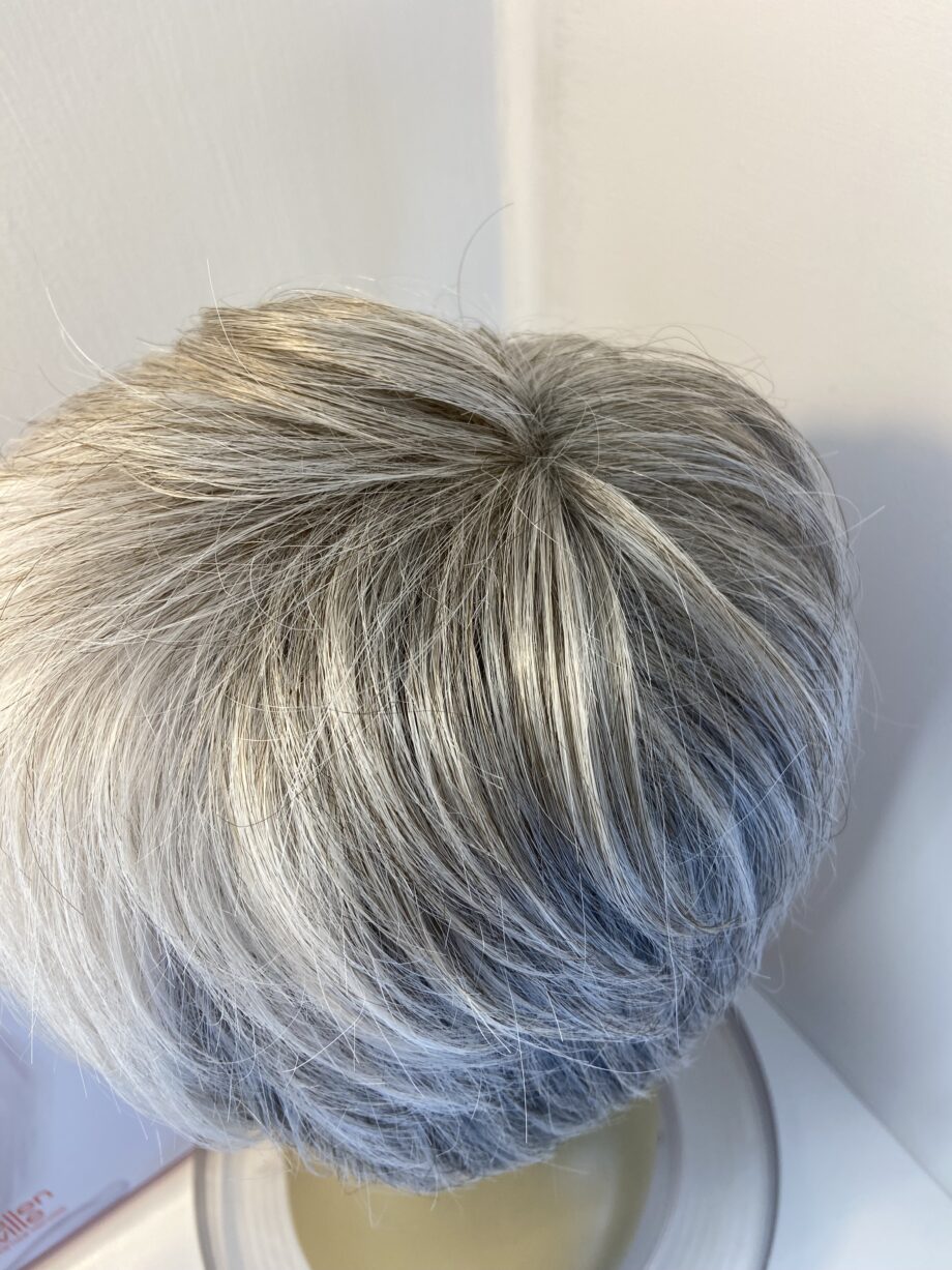 Stunning snow mix wig. Bgss655