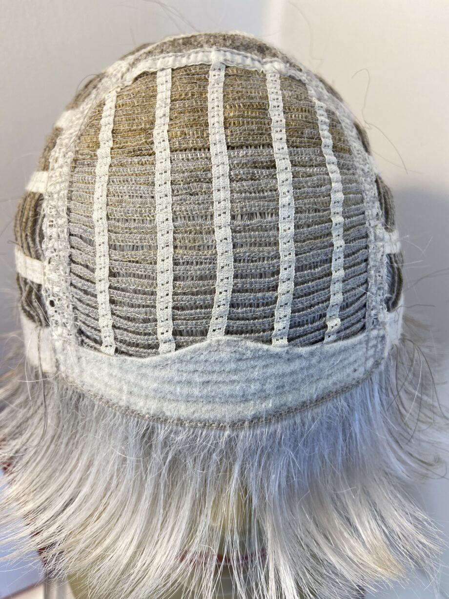 Stunning snow mix wig. Bgss655