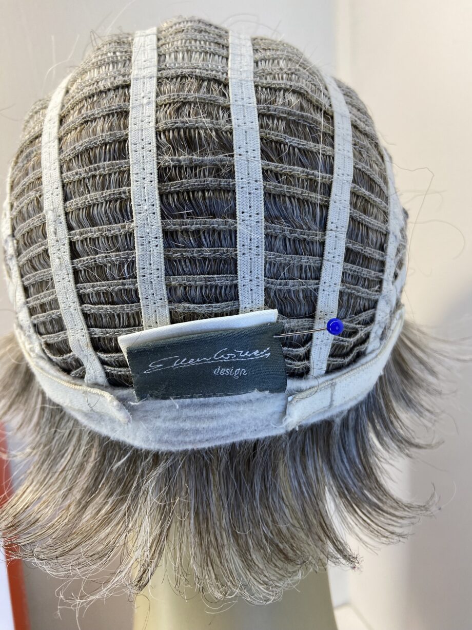 Stunning snow mix wig. Bgss655