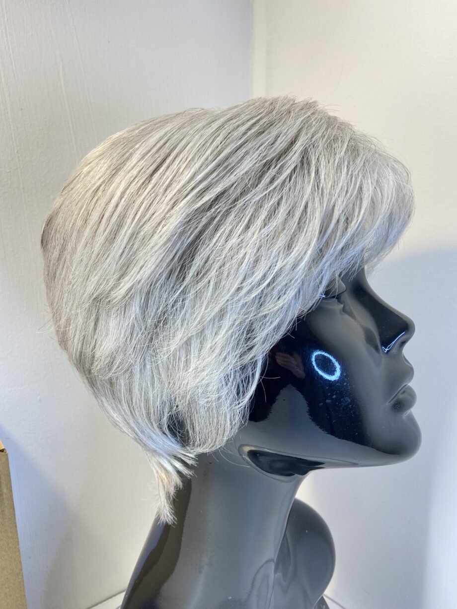 Stunning silver Gabor wig. Bgss657