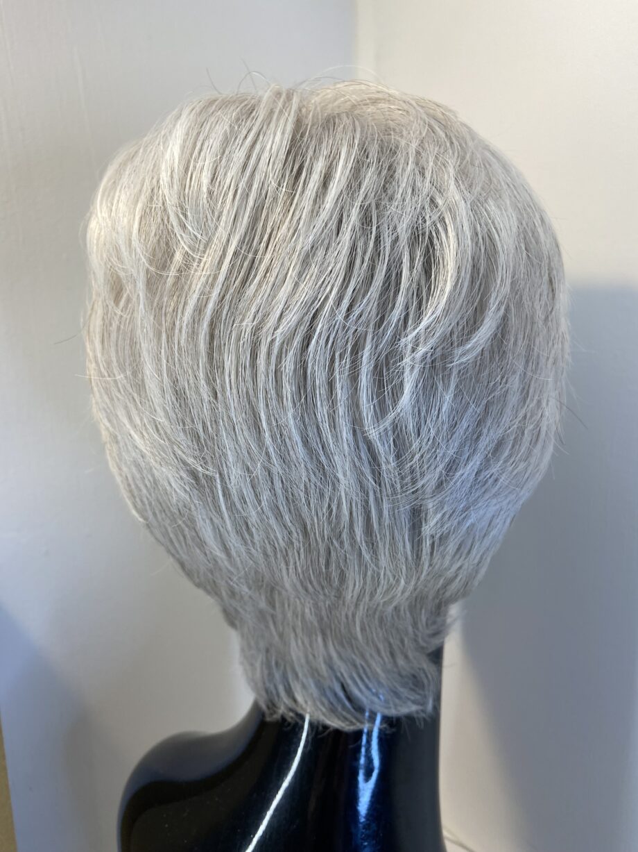 Stunning silver Gabor wig. Bgss657