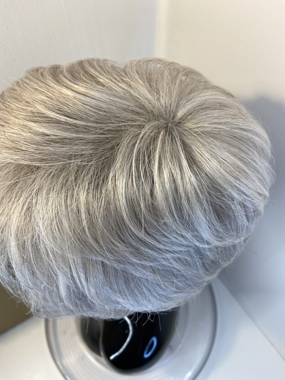 Stunning silver Gabor wig. Bgss657