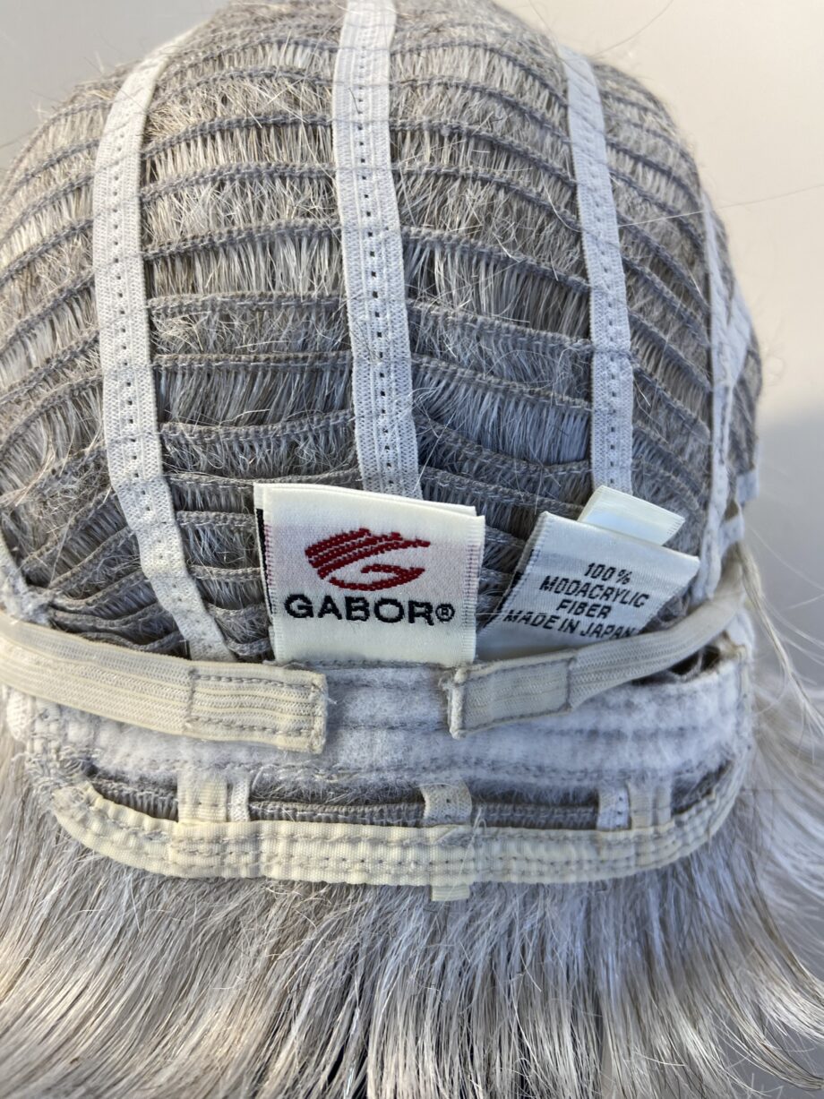 Stunning silver Gabor wig. Bgss657