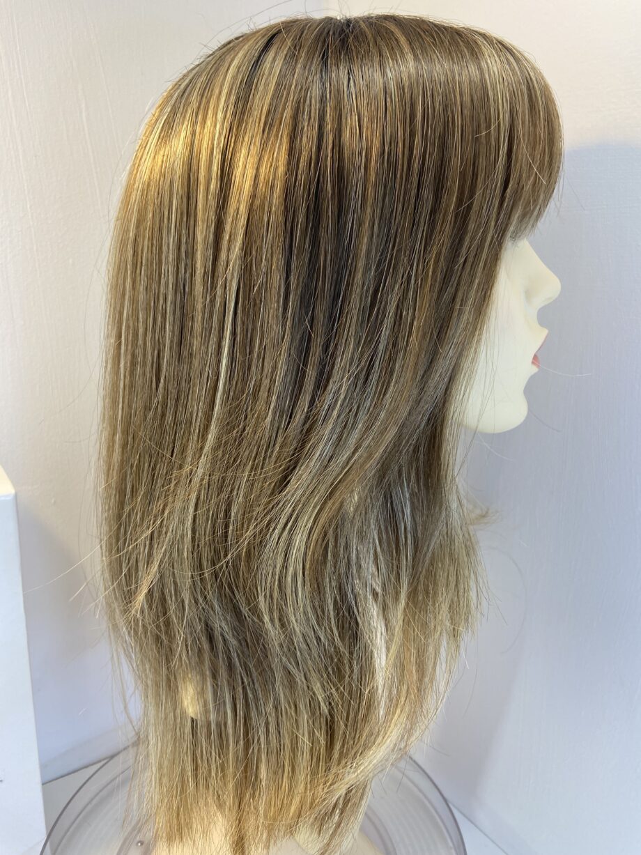 Long brown rooted wig stunning. Bbrls658