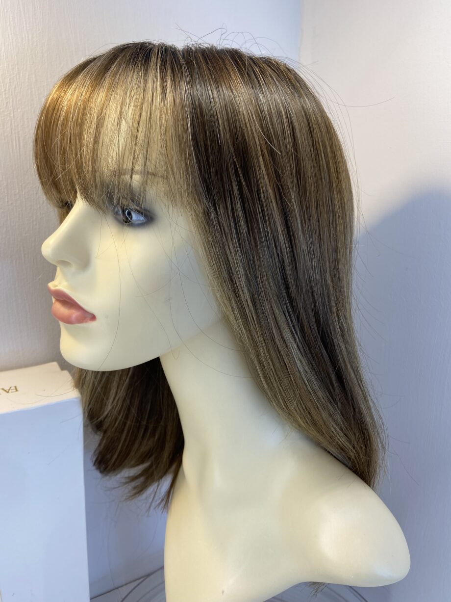 Long brown rooted wig stunning. Bbrls658