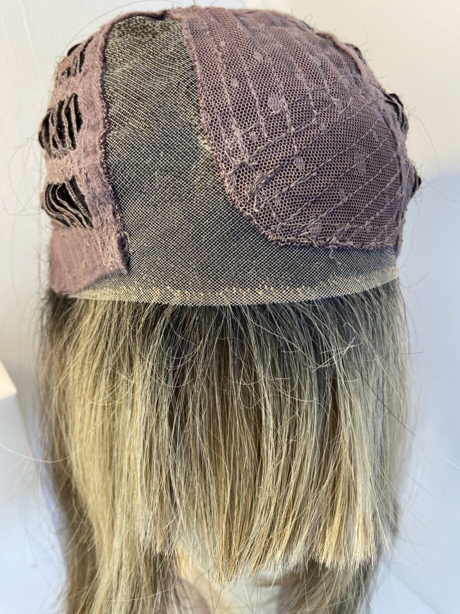 Long brown rooted wig stunning. Bbrls658