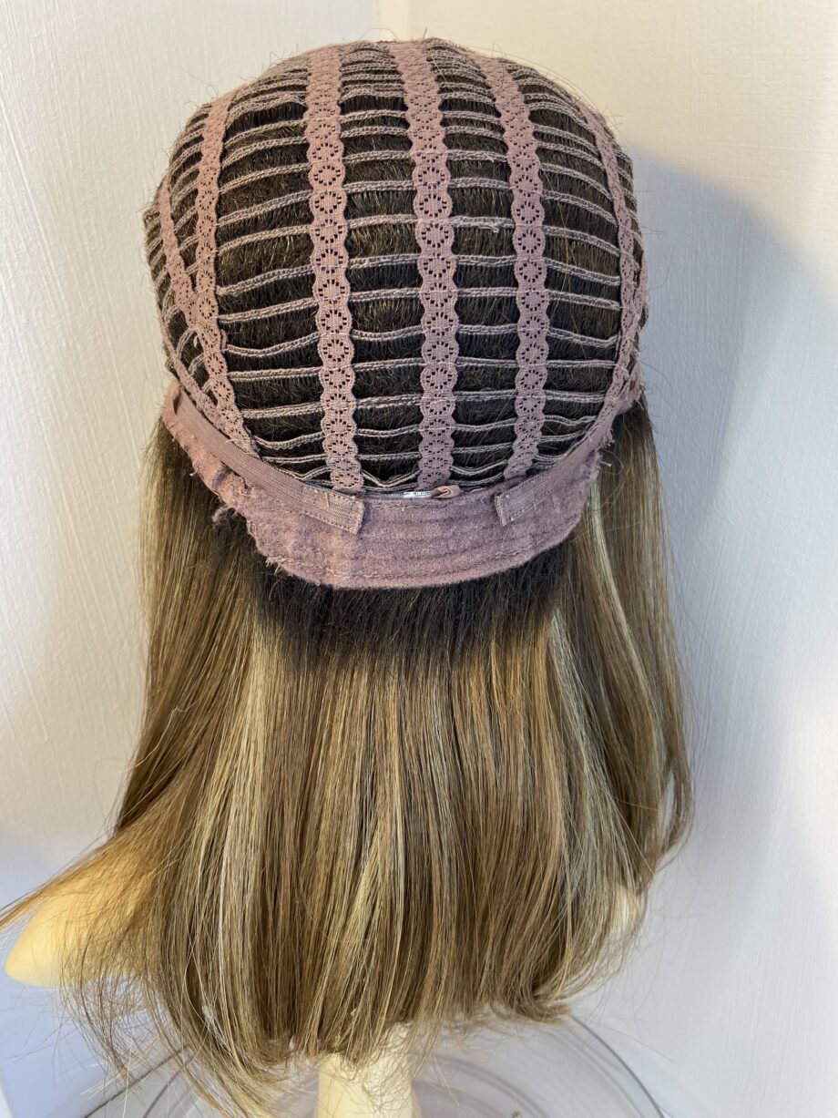 Long brown rooted wig stunning. Bbrls658