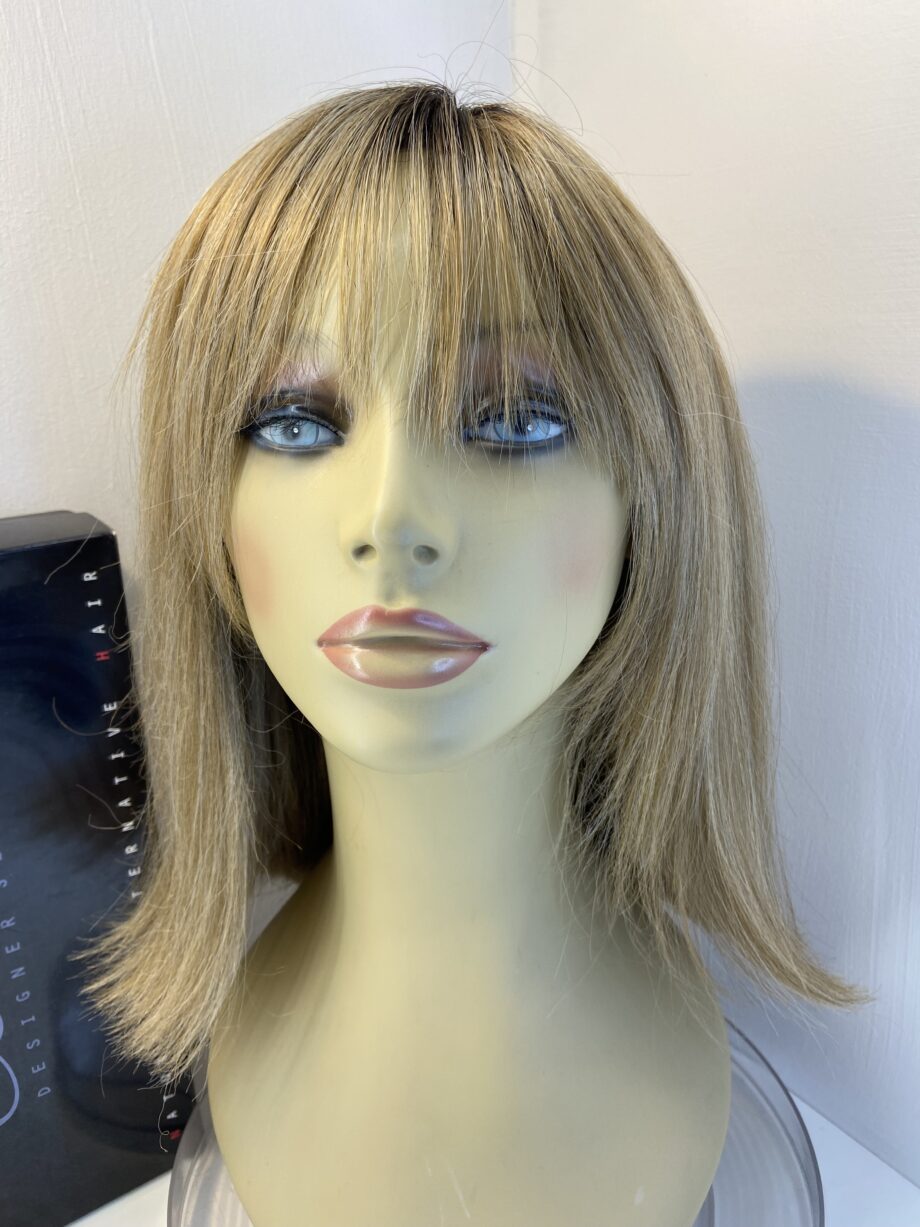 Long blonde beautiful wig. Bblls659