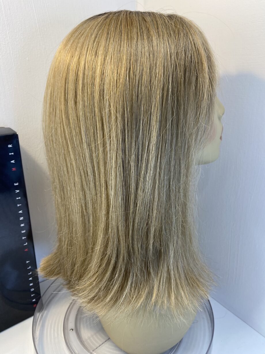 Long blonde beautiful wig. Bblls659