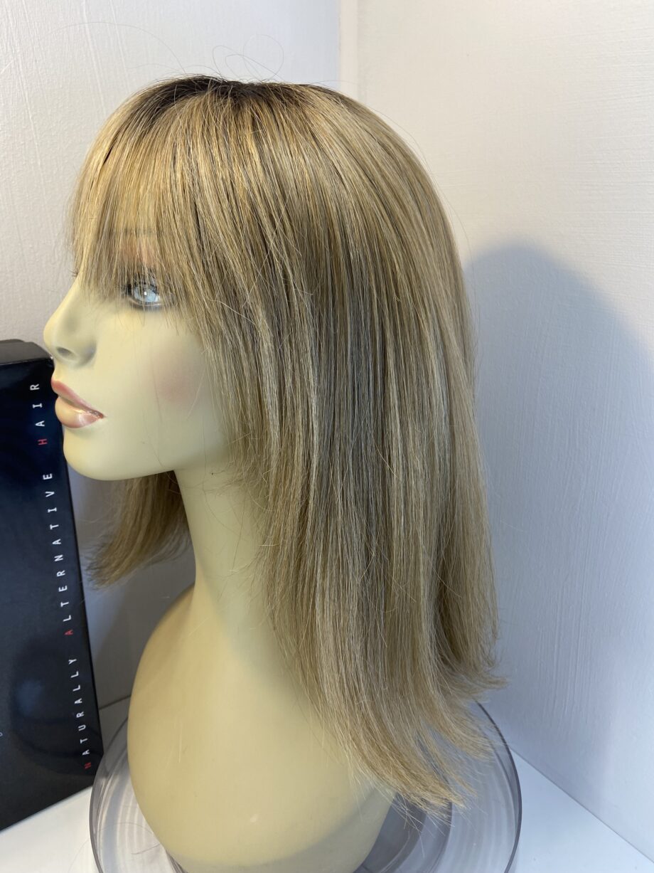 Long blonde beautiful wig. Bblls659