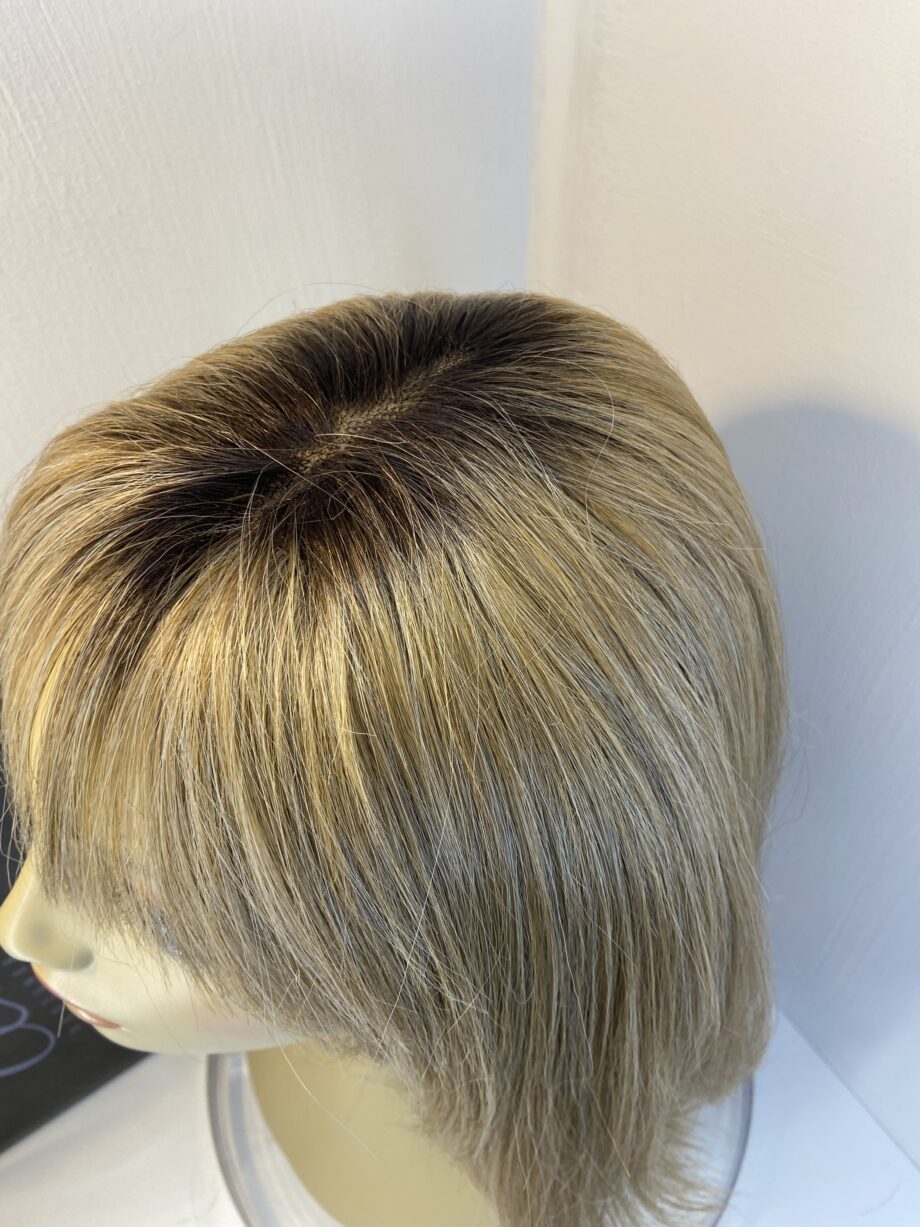 Long blonde beautiful wig. Bblls659