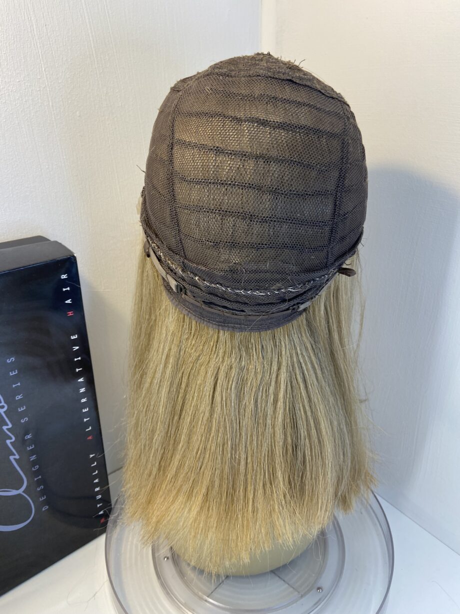 Long blonde beautiful wig. Bblls659