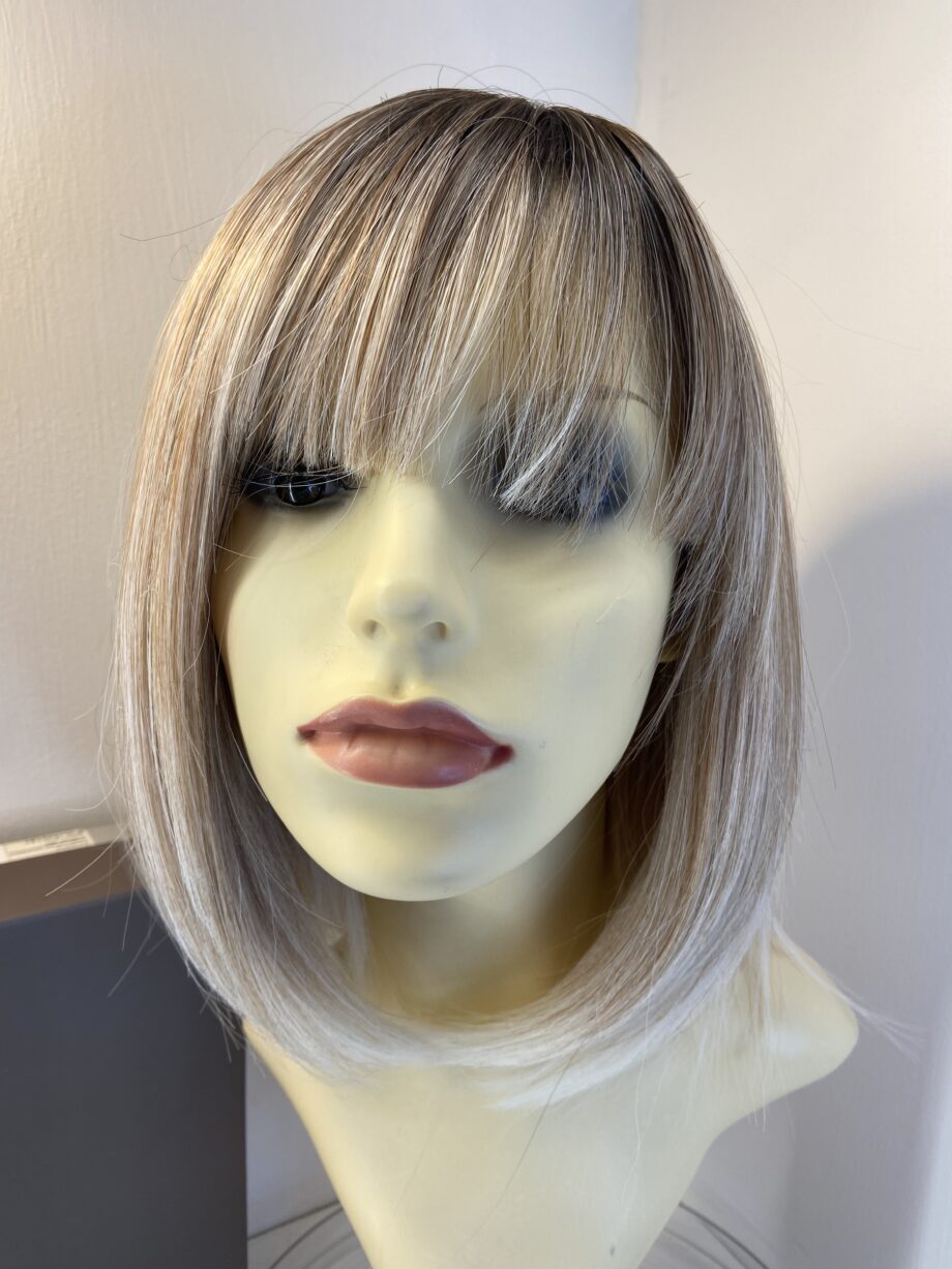 New rooted light blonde/ pink wig. Bpins660