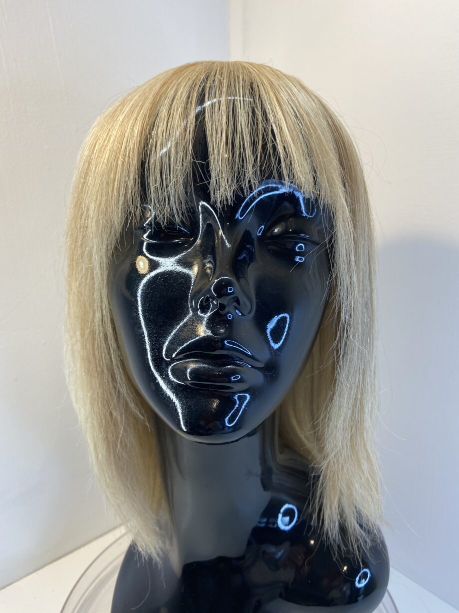 Light blonde long wig. Bllm18