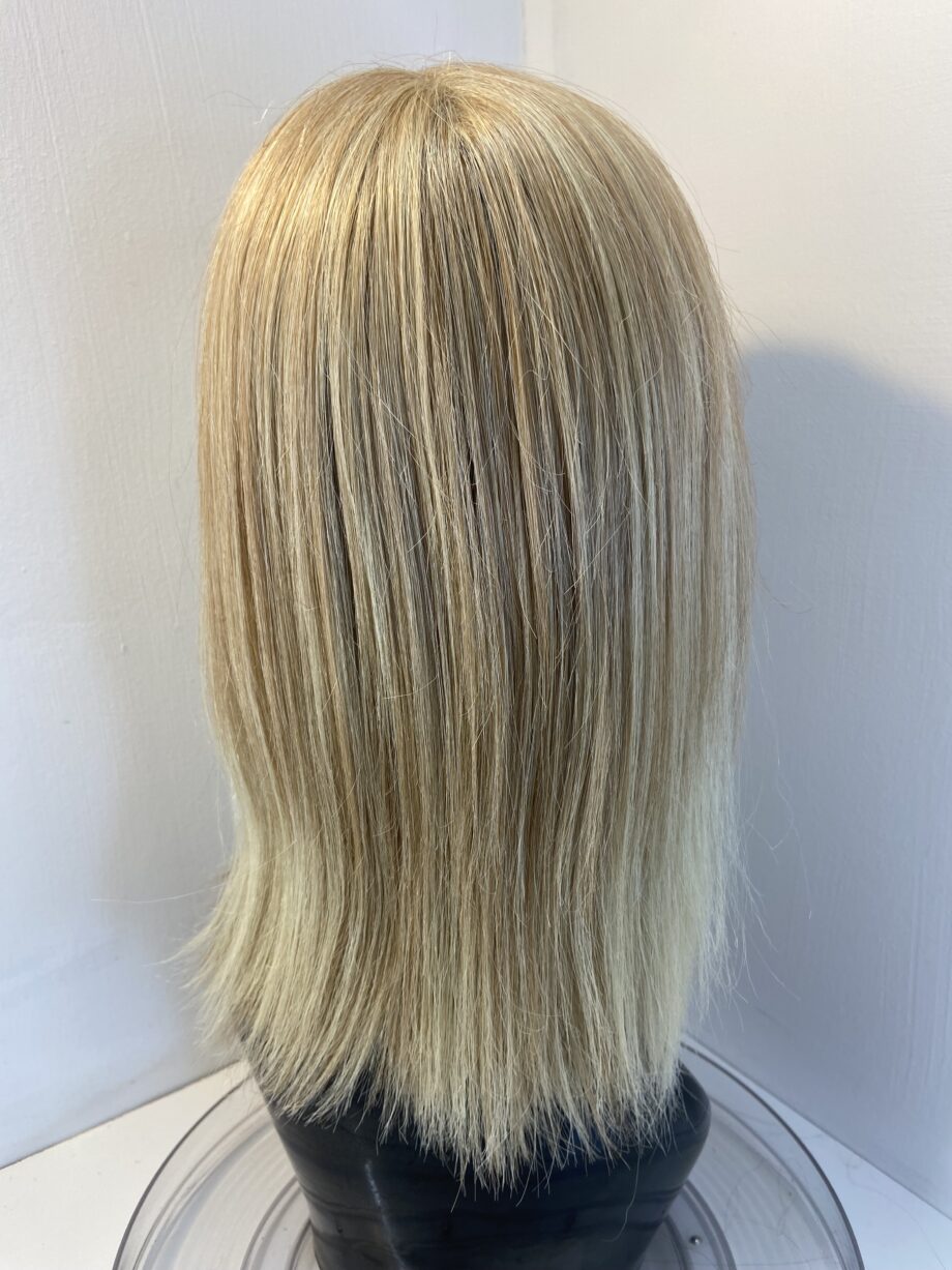 Light blonde long wig. Bllm18