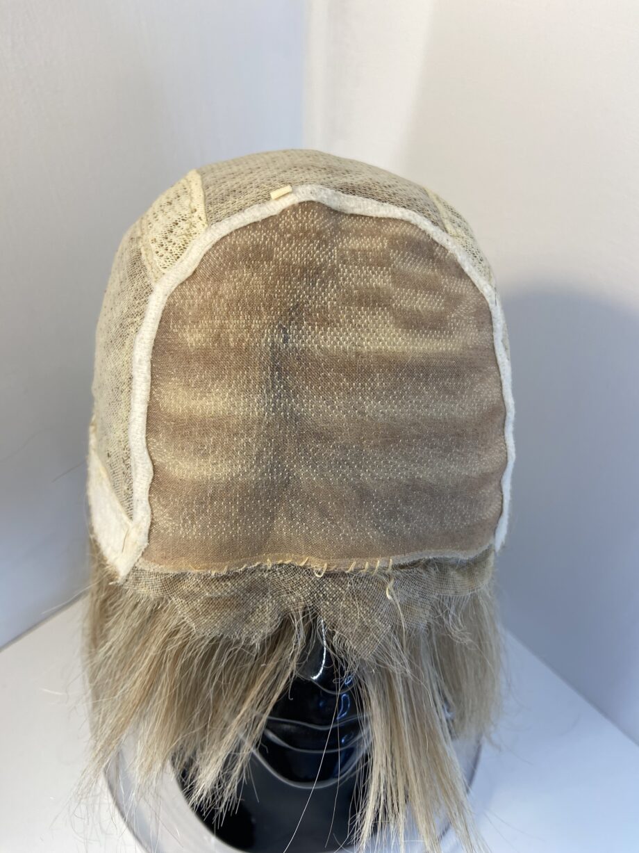 Light blonde long wig. Bllm18