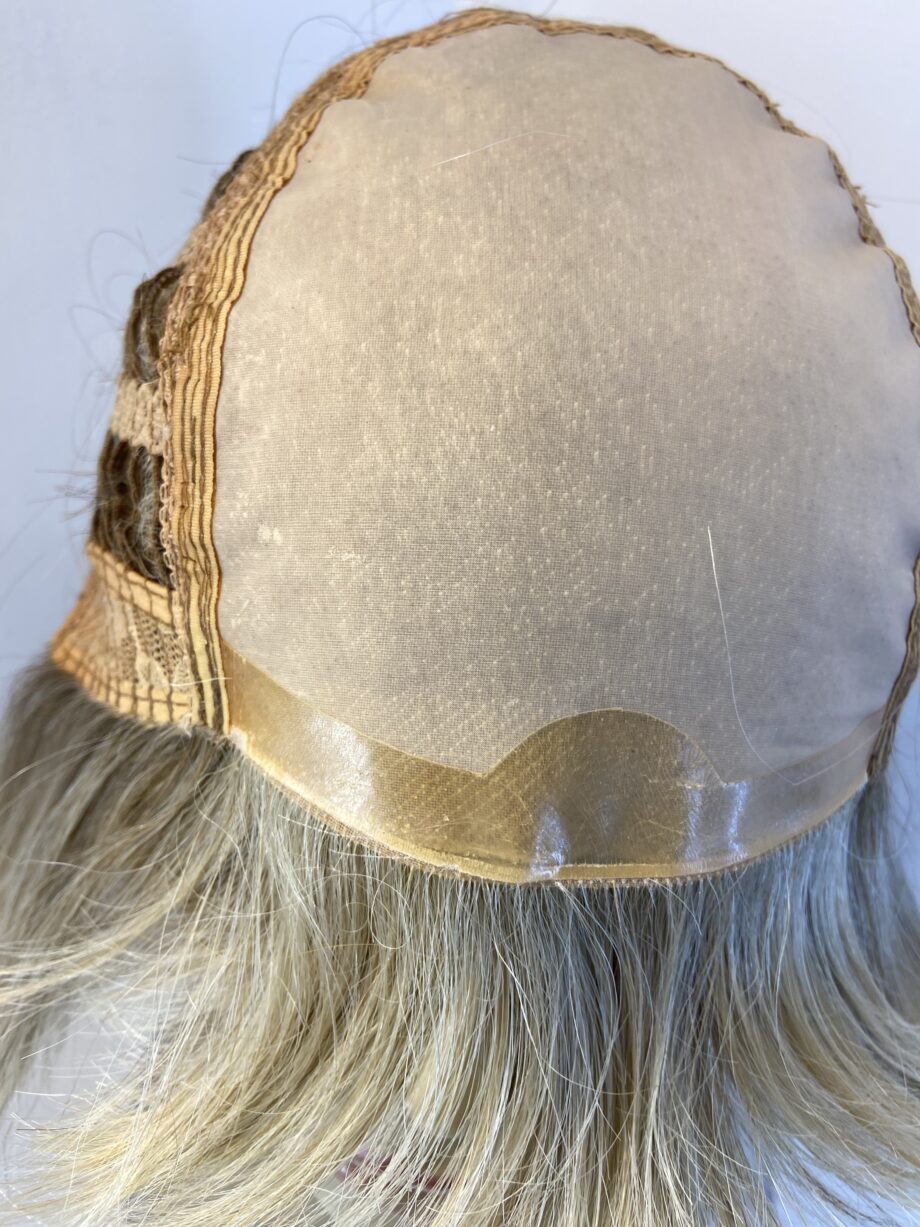 Stunning blonde Rene of Paris wig. Blms19