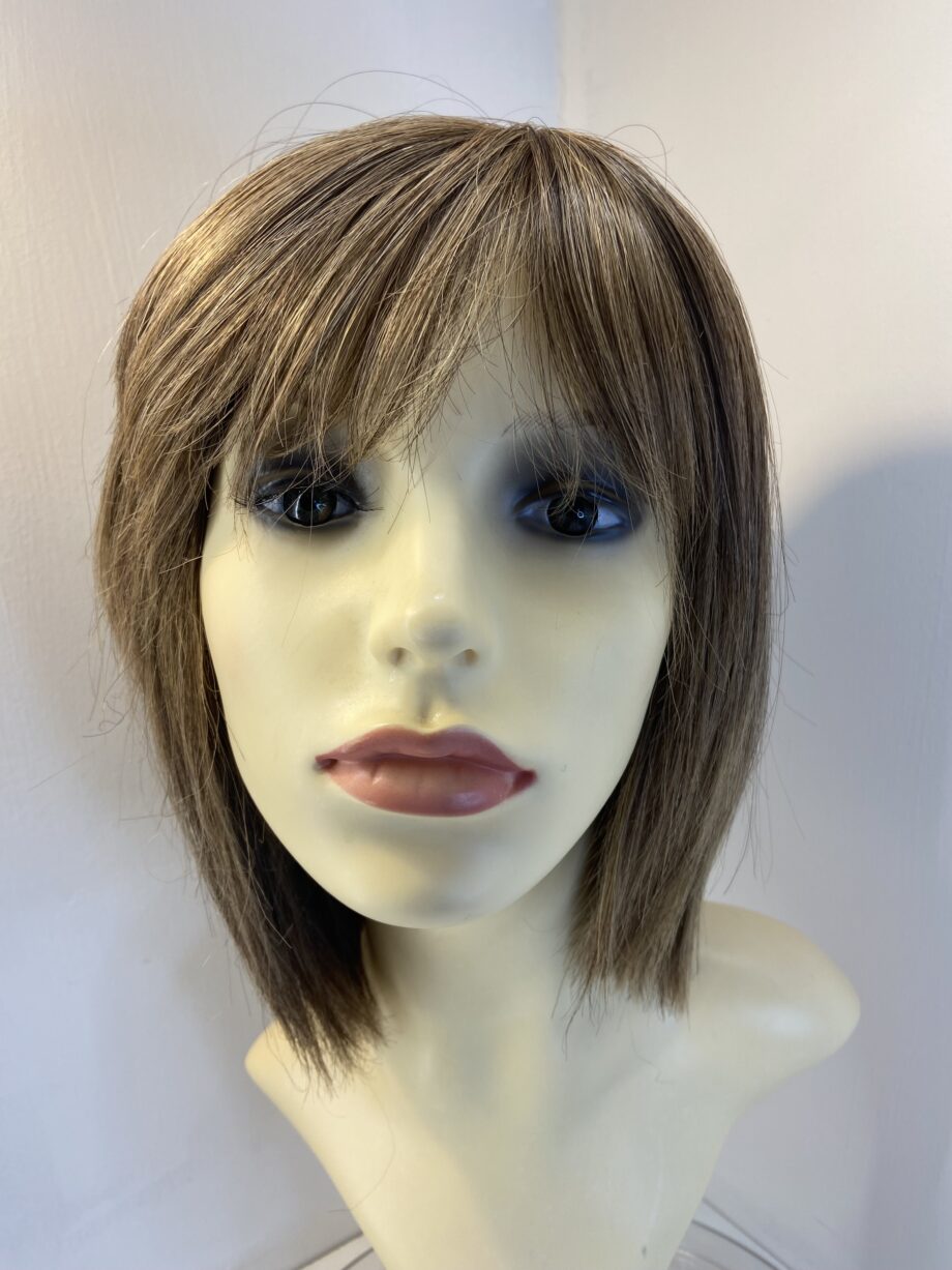 Stunning Amore brown wig. Blms100