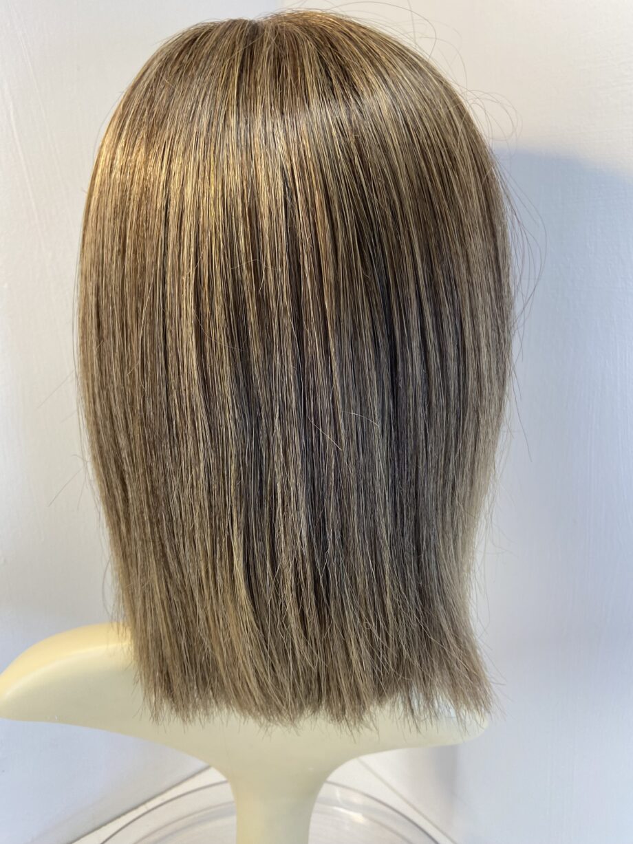 Stunning Amore brown wig. Blms100