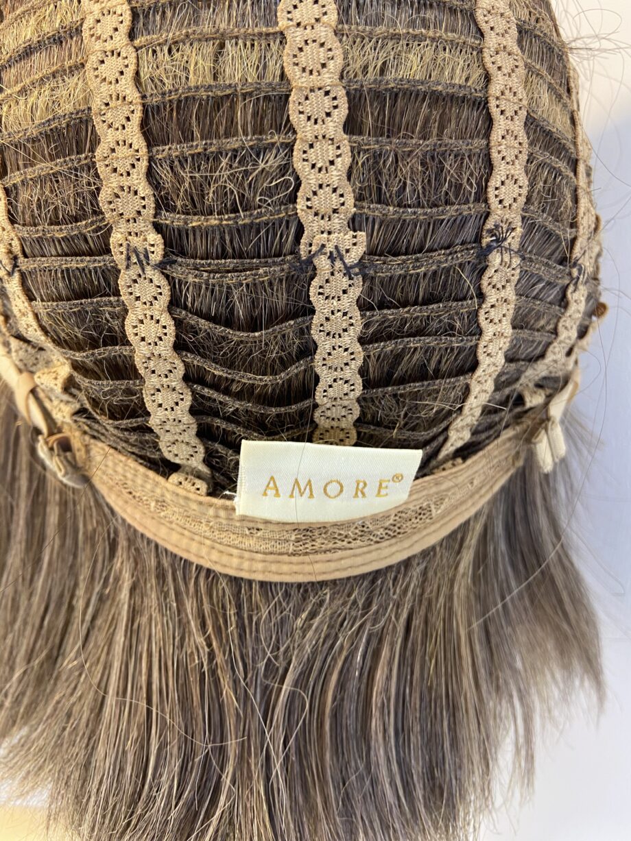 Stunning Amore brown wig. Blms100