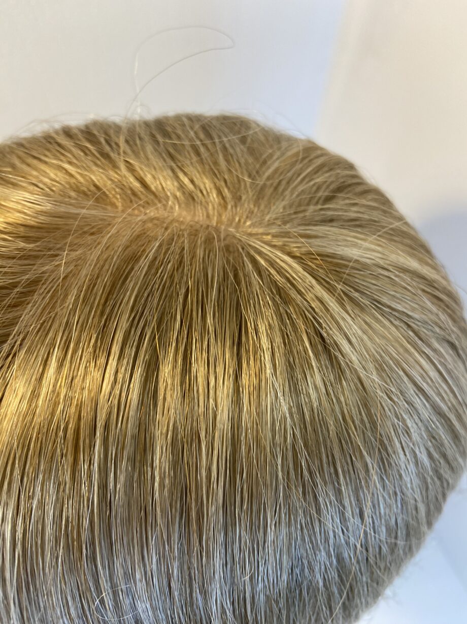 Gorgeous blonde short wig. Bblss662