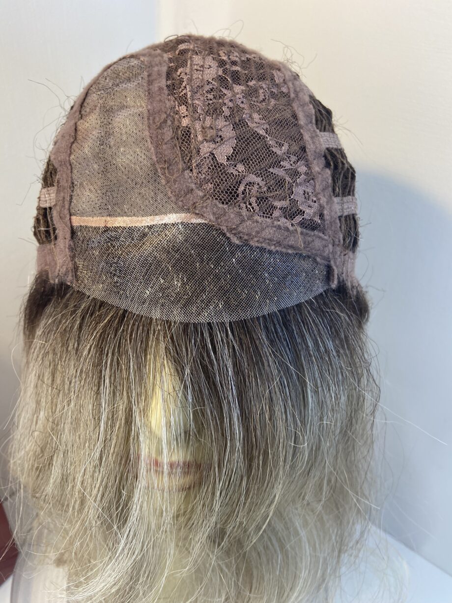 Stunning blonde rooted new wig. Bbllw664
