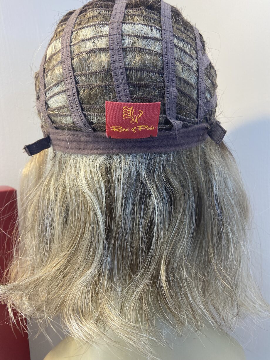 Stunning blonde rooted new wig. Bbllw664