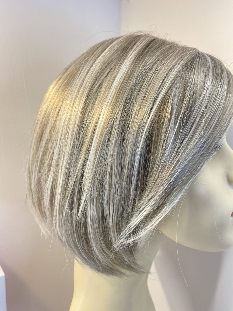Champagne rooted new designer wig. Bblms665
