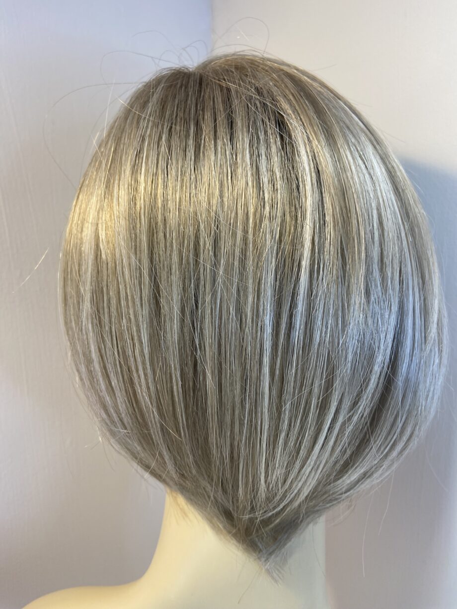 Champagne rooted new designer wig. Bblms665