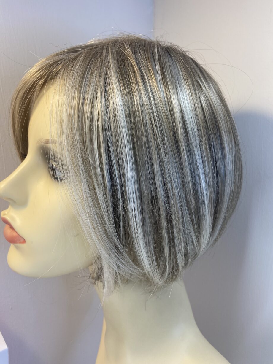 Champagne rooted new designer wig. Bblms665