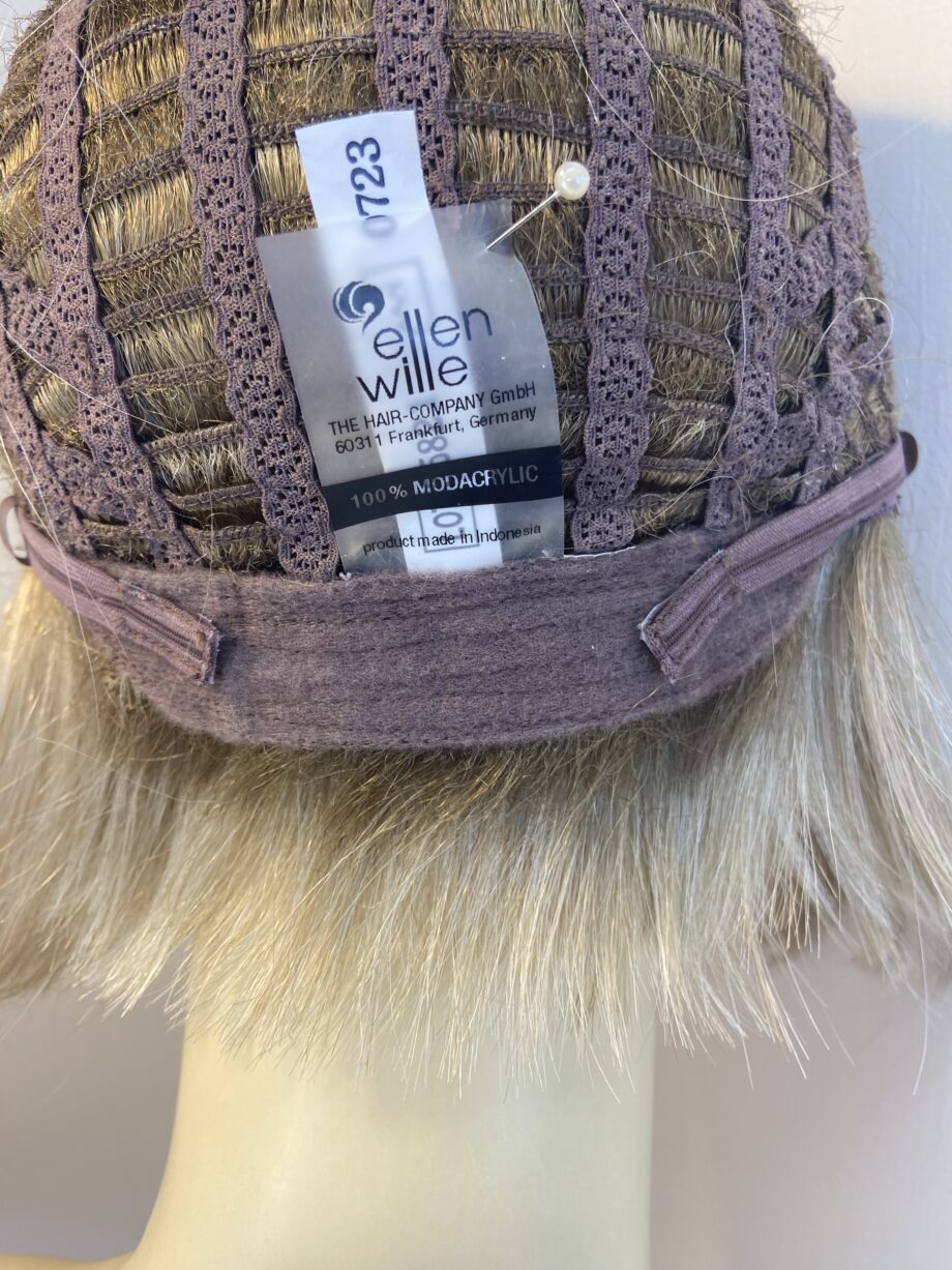 Champagne rooted new designer wig. Bblms665