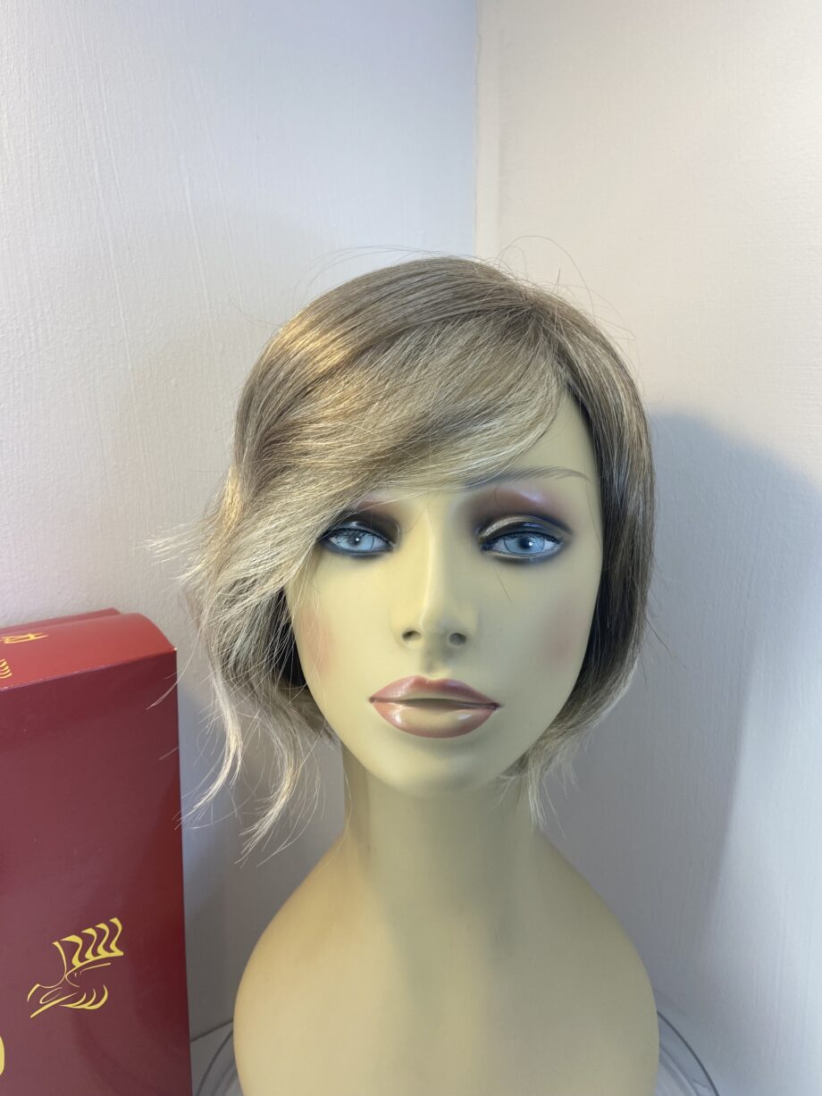 Blonde rooted modern wig. Bblmw666