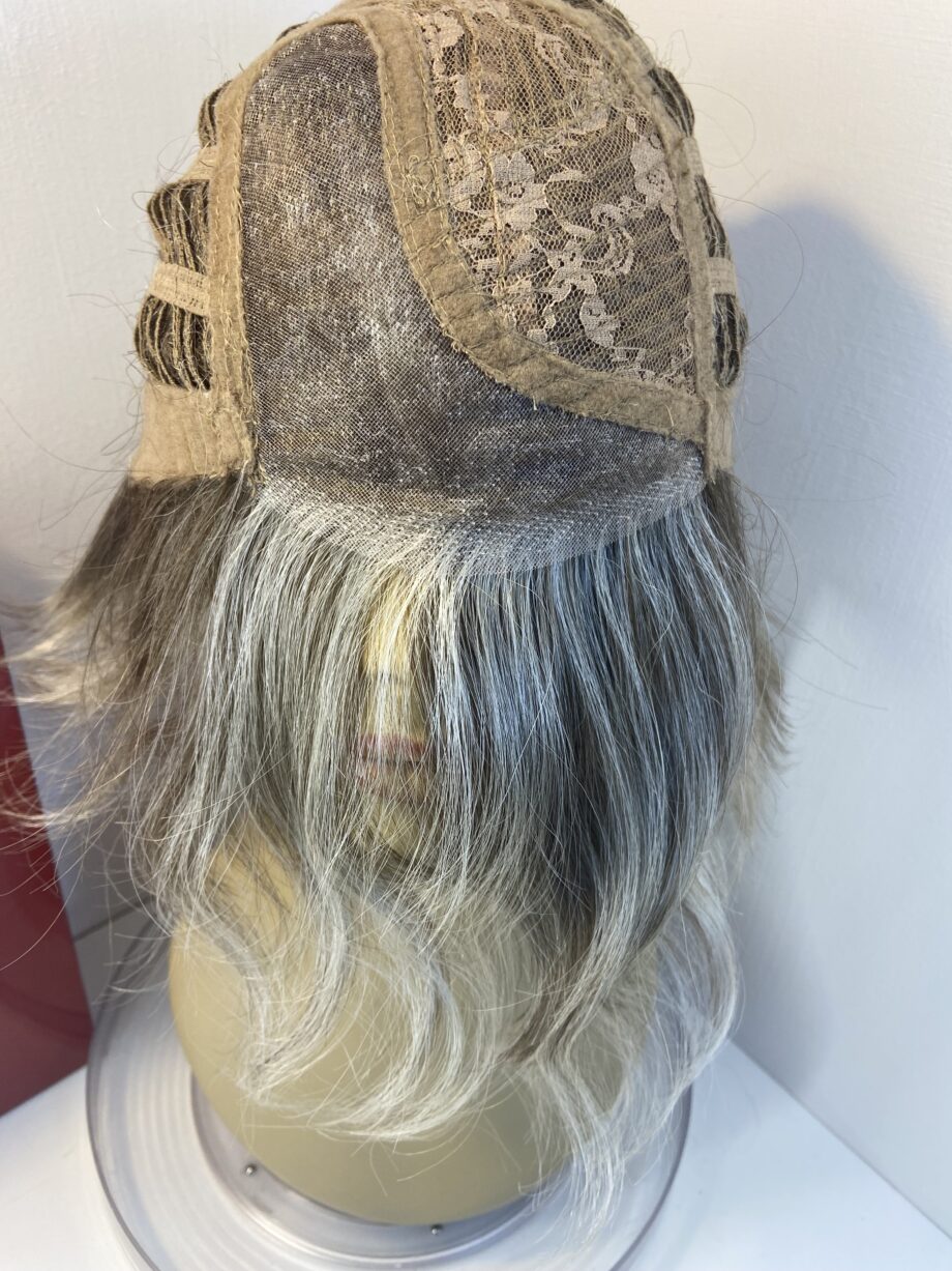 Blonde rooted modern wig. Bblmw666
