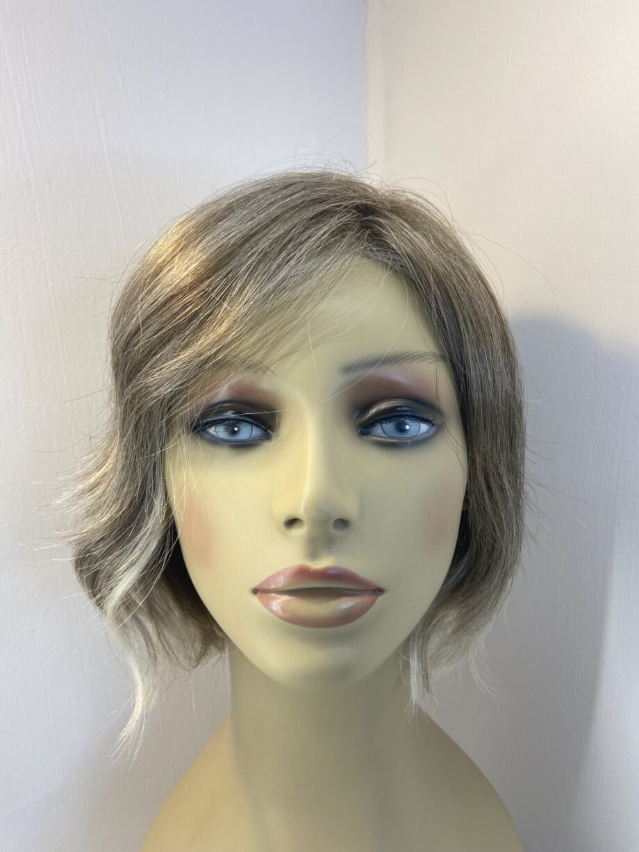 Blonde rooted modern wig. Bblmw666