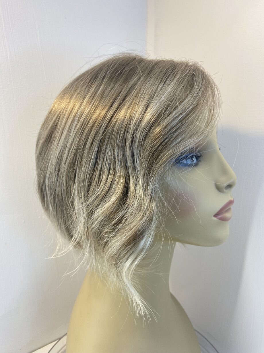 Blonde rooted modern wig. Bblmw666