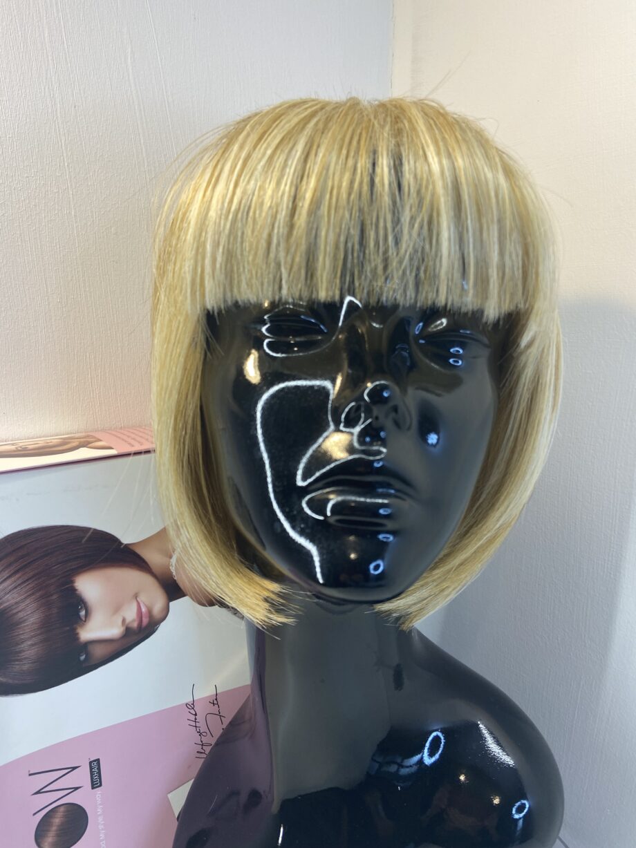 Stunning blonde WOW wig. Bblms667