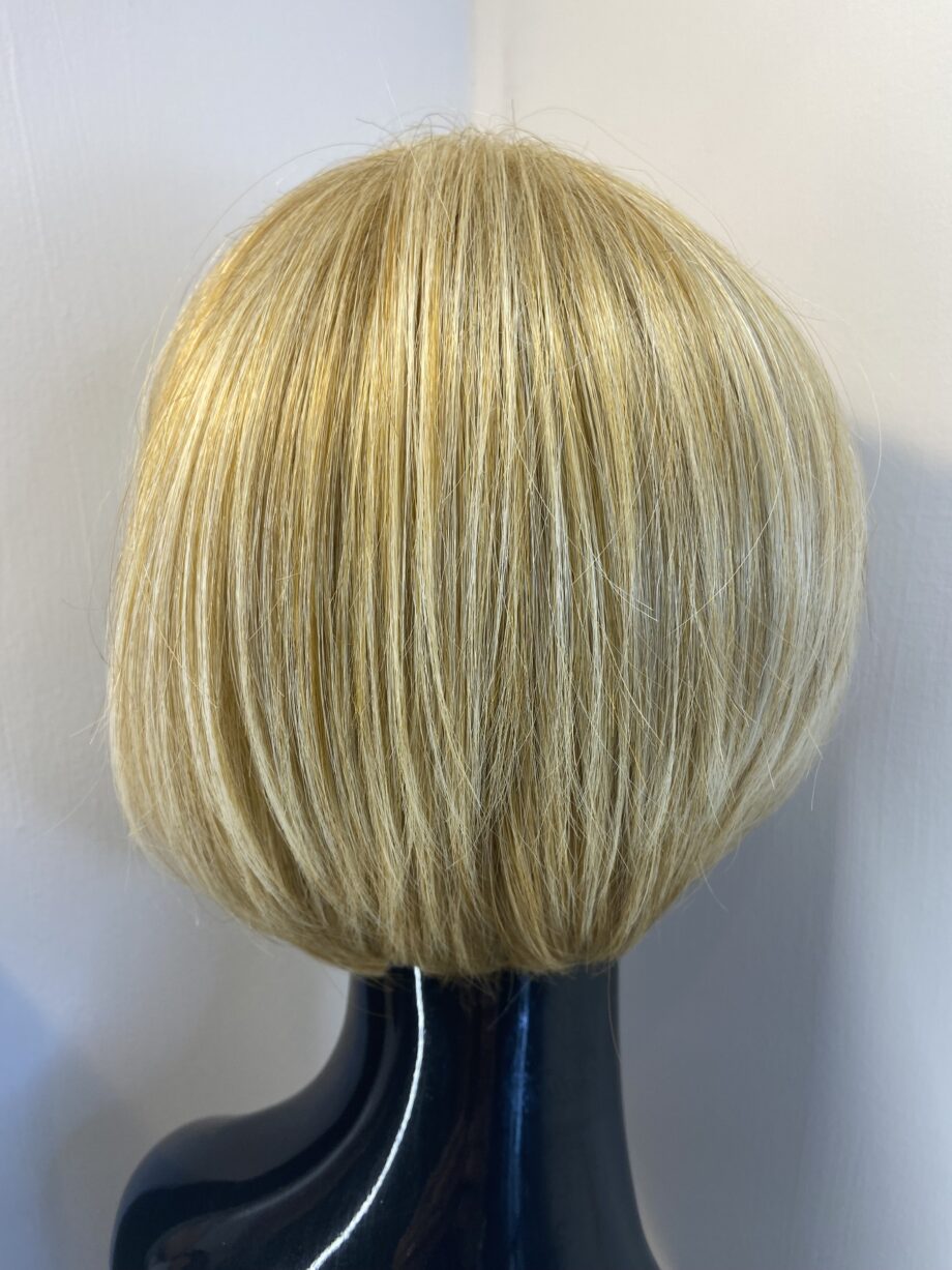 Stunning blonde WOW wig. Bblms667