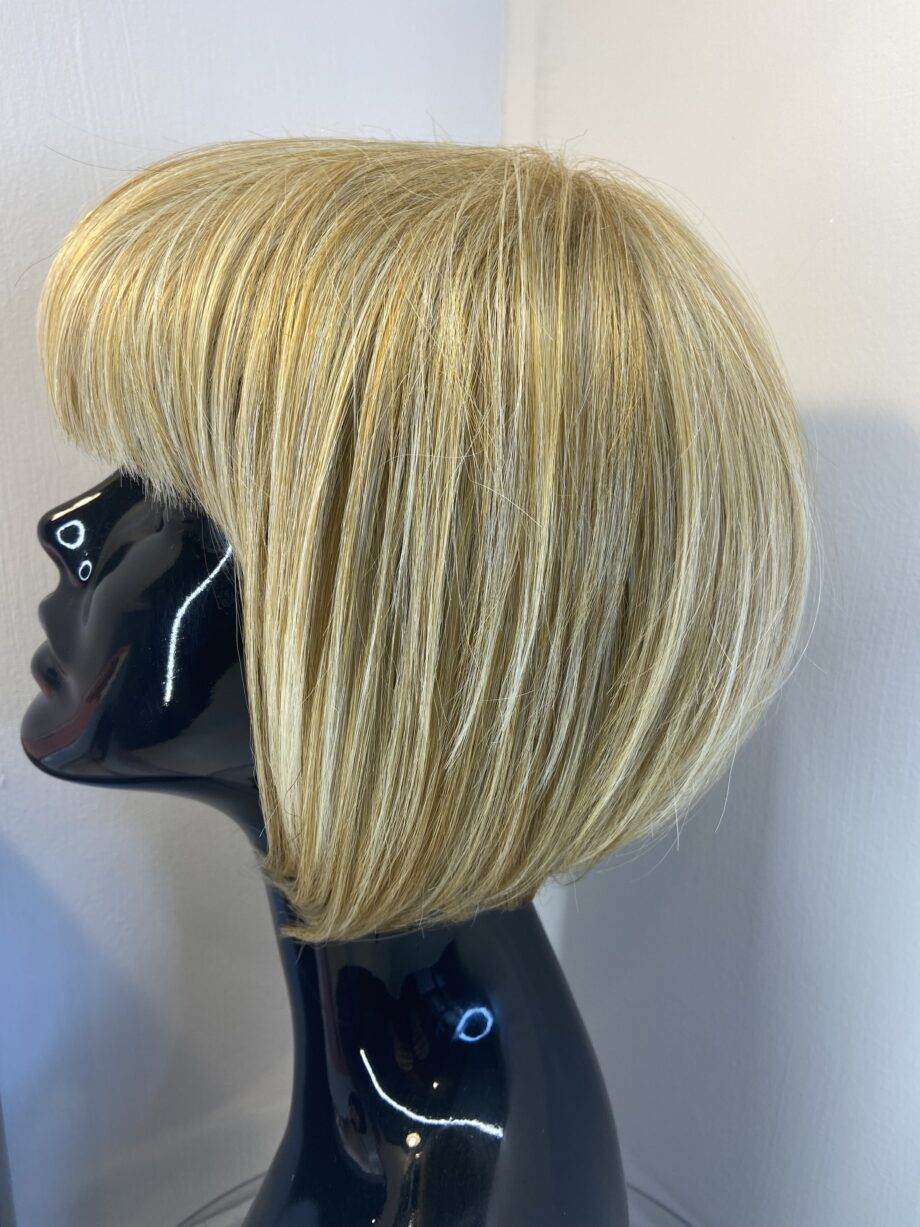 Stunning blonde WOW wig. Bblms667