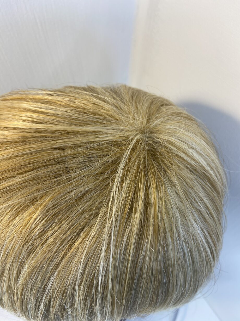 Stunning blonde WOW wig. Bblms667