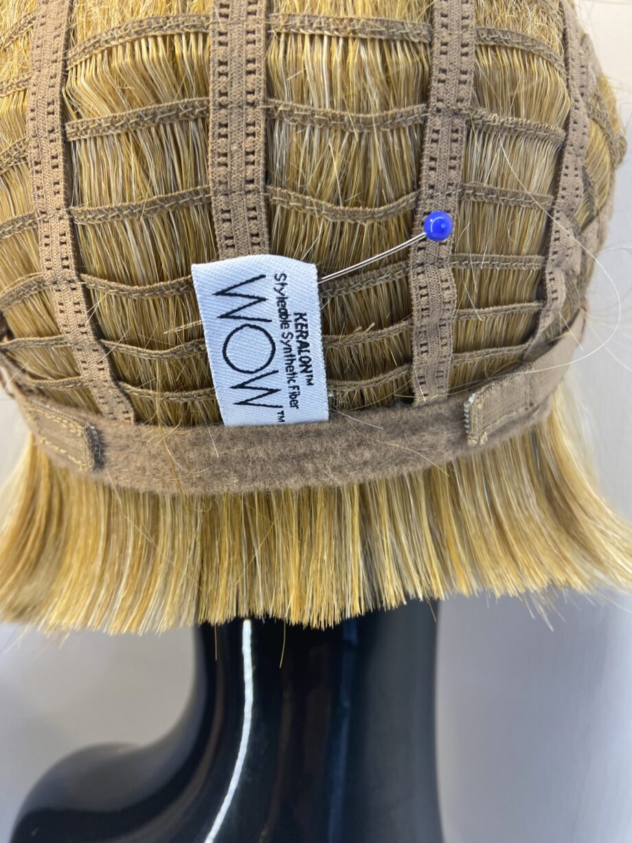 Stunning blonde WOW wig. Bblms667