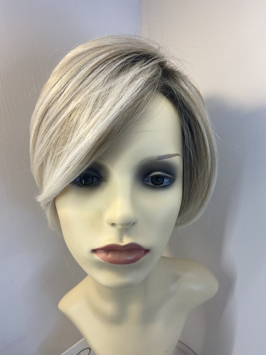 New blonde rooted wig. Bblms669