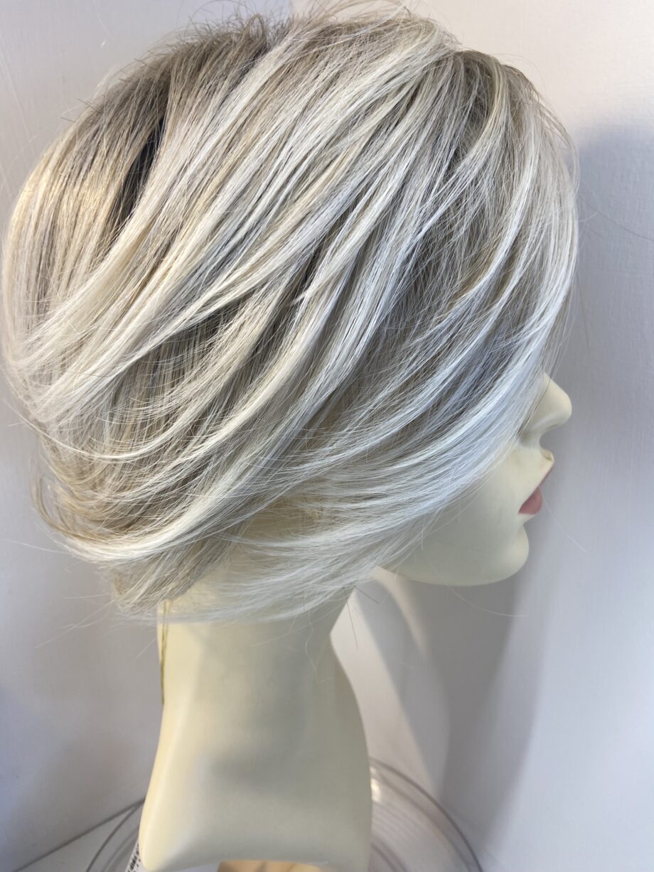 New blonde rooted wig. Bblms669