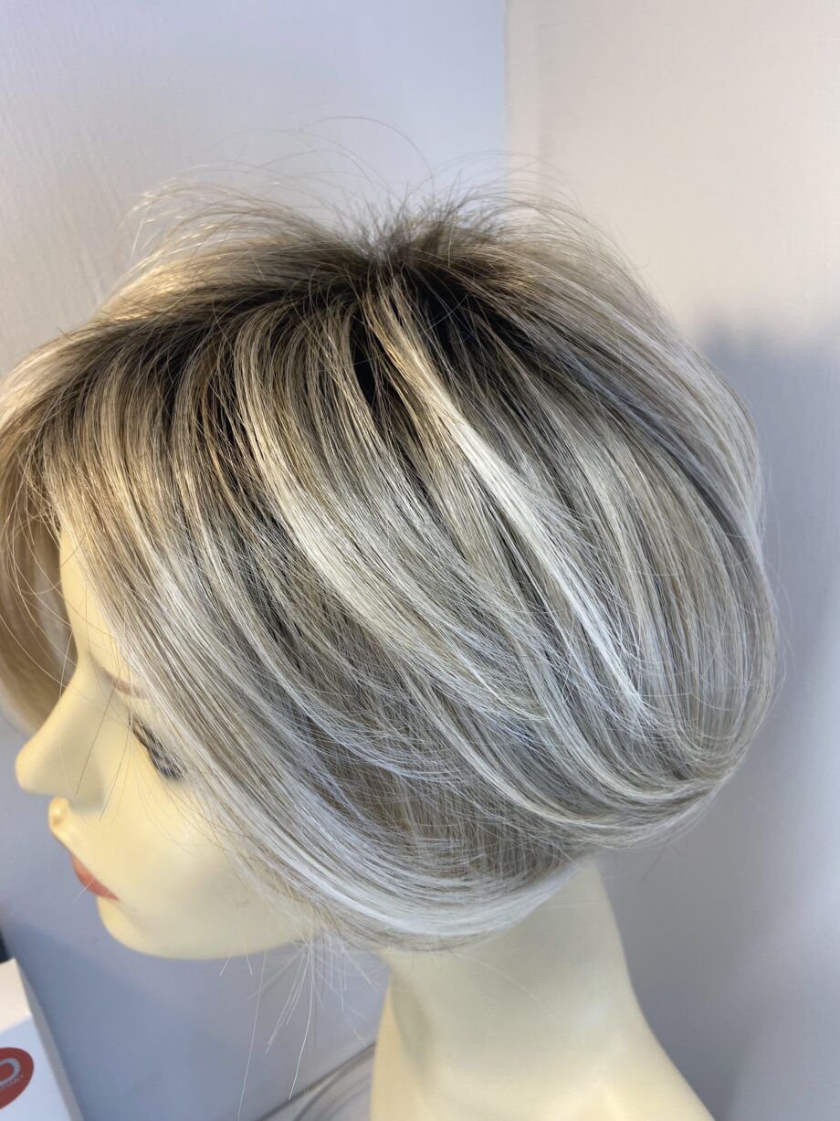 New blonde rooted wig. Bblms669