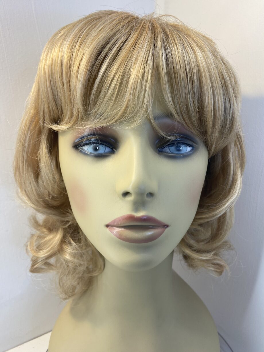 Long wavy hivision blonde wig. Blcl832